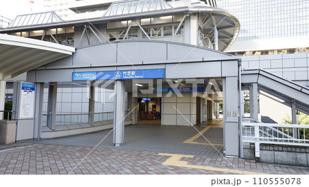 東京臨海新交通臨海線(ゆりかもめ)の竹芝駅の出入口 東京臨海新交通臨海線(ゆりかもめ)の竹芝駅の出入口 110555078