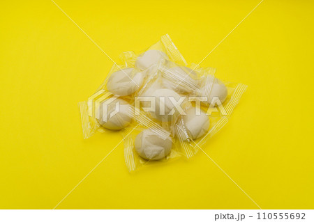 個包装された丸餅 110555692