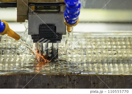 The EDM machine working with liquid coolant method. The EDM machine working with liquid coolant method. 110555770