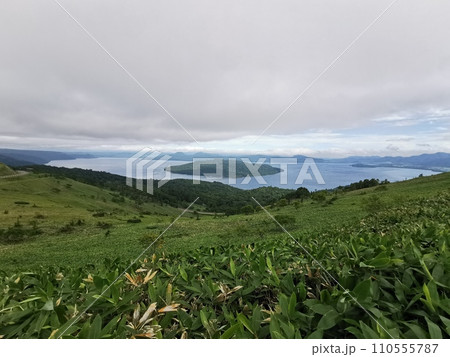 道東 美幌峠より望む屈斜路湖 110555787