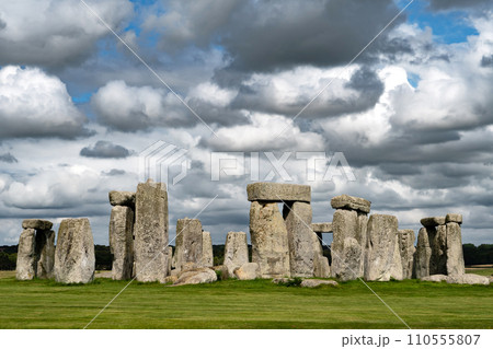 Mystic Stone Formation Of Stonehenge Near Salisbury In The United Kingdom 110555807