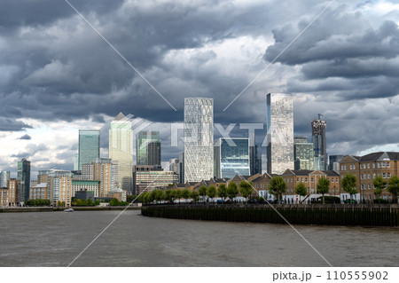 Modern Office Buildings, Skyscrapers And Luxury Apartment Buildings At Canary Wharf Beneath The River Thames In London, United Kingdom Modern Office Buildings, Skyscrapers And Luxury Apartment Buildings At Canary Wharf Beneath The River Thames In London, United Kingdom 110555902