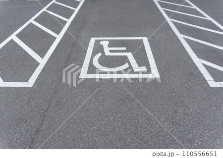 障害者専用駐車スペース 110556651