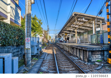 鎌倉市の都市風景 由比ヶ浜駅 鎌倉市の都市風景 由比ヶ浜駅 110556683
