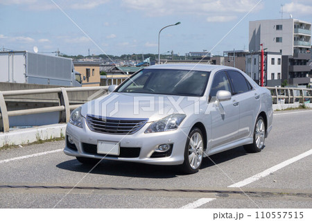 セダン　道路走行 110557515