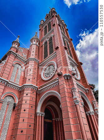 タンディン教会 縦写真 110557530