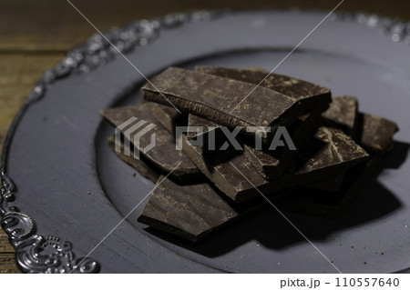 チョコレート　バレンタインデー 110557640
