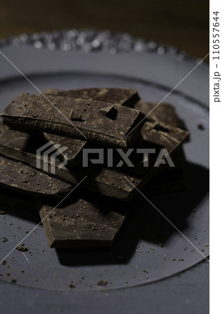チョコレート バレンタインデー 縦位置 チョコレート バレンタインデー 縦位置 110557644