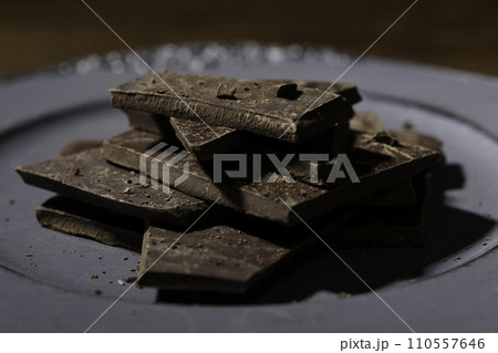チョコレート　バレンタインデー 110557646