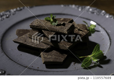 チョコレート　ミント　バレンタインデー 110557689