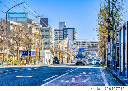 横浜市磯子区の都市風景 屏風浦駅 環状2号線 横浜市磯子区の都市風景 屏風浦駅 環状2号線 110557712