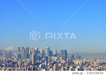 東京都新宿区、富士山と新宿副都心超高層ビル郡の風景 東京都新宿区、富士山と新宿副都心超高層ビル郡の風景 110558039