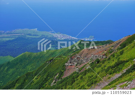 利尻山沓形コースからの鴛泊港 110559023