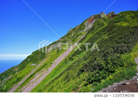 利尻山沓形コースからの山頂 利尻山沓形コースからの山頂 110559036