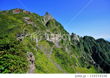 利尻山沓形コースからの山頂・ローソク岩・仙法志第二稜 110559106