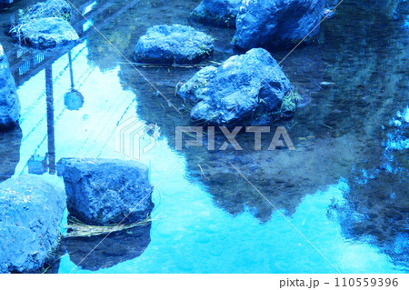 カラー　流れ　川　透明　透過　（2024年1月登録） 110559396