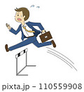 ハードルを越えるビジネスマン 110559908