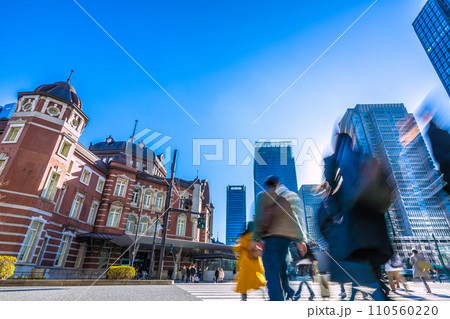 日本の東京都市景観 東京駅丸の内北口から東京駅赤レンガ駅舎などを望む…希望の光…=令和6年1月14日 日本の東京都市景観 東京駅丸の内北口から東京駅赤レンガ駅舎などを望む…希望の光…=令和6年1月14日 110560220