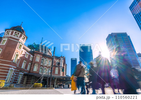 日本の東京都市景観 東京駅丸の内北口から東京駅赤レンガ駅舎などを望む…希望の光…=令和6年1月14日 日本の東京都市景観 東京駅丸の内北口から東京駅赤レンガ駅舎などを望む…希望の光…=令和6年1月14日 110560221