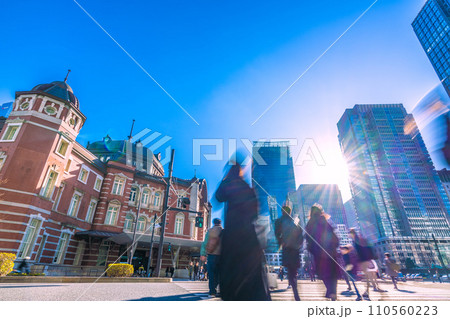 日本の東京都市景観 東京駅丸の内北口から東京駅赤レンガ駅舎などを望む…希望の光…=令和6年1月14日 日本の東京都市景観 東京駅丸の内北口から東京駅赤レンガ駅舎などを望む…希望の光…=令和6年1月14日 110560223