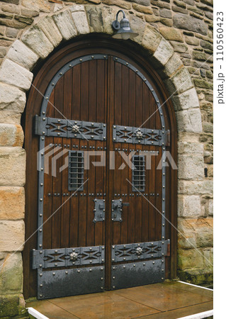 ドイツの教会の大扉 ドイツの教会の大扉 110560423