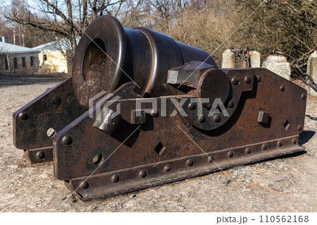 Rusty ancient mortar gun, close-up photo 110562168
