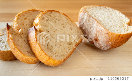 全粒粉入りのパン　パン　ブラン 110565017