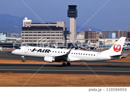 大阪国際空港　JAL　飛行機　離陸態勢　スカイパーク 110566950