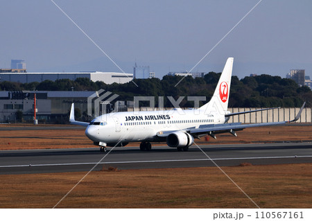 大阪国際空港　JAL　飛行機　着陸態勢　スカイパーク 110567161