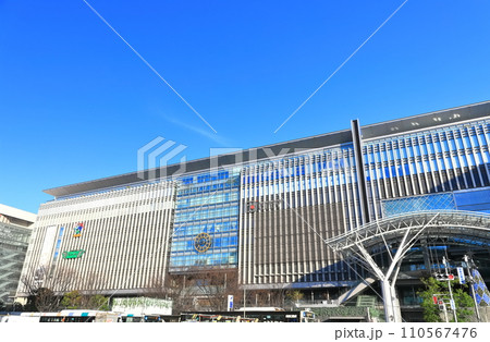 【福岡県】快晴のJR博多駅 110567476