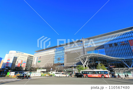 【福岡県】快晴のJR博多駅 110567480