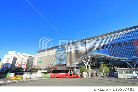 【福岡県】快晴のJR博多駅 【福岡県】快晴のJR博多駅 110567483