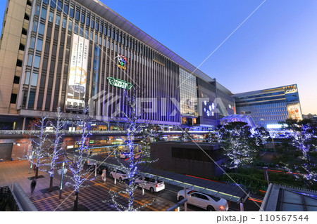 【福岡県】JR博多駅のイルミネーション(光の街・博多) 【福岡県】JR博多駅のイルミネーション(光の街・博多) 110567544