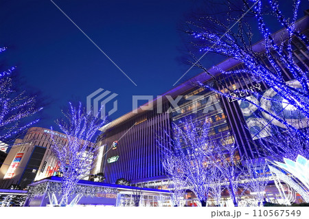 【福岡県】JR博多駅のイルミネーション(光の街・博多) 【福岡県】JR博多駅のイルミネーション(光の街・博多) 110567549