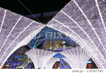 【福岡県】JR博多駅のイルミネーション(光の街・博多) 【福岡県】JR博多駅のイルミネーション(光の街・博多) 110567565