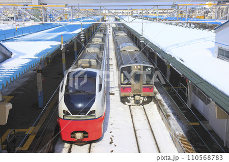 青森駅 特急つがると普通列車 青森駅 特急つがると普通列車 110568783