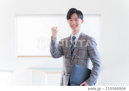 働くビジネスマン 働くビジネスマン 110568904