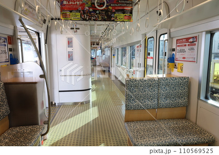 JR九州新鋭ディーゼルカーの車内 JR九州新鋭ディーゼルカーの車内 110569525