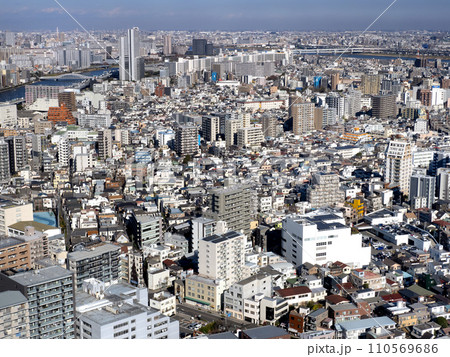 東京の住宅街 110569686