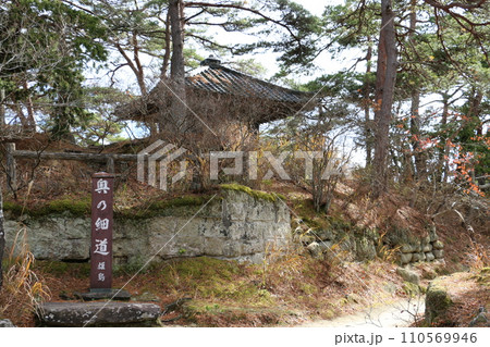 奥州の高野と称される霊場松島を象徴する雄島 110569946