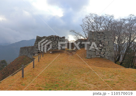 津和野城跡の太鼓丸跡と三十間台跡 津和野城跡の太鼓丸跡と三十間台跡 110570019
