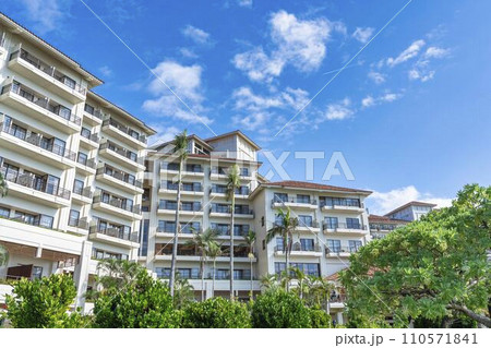青空とリゾートホテル　イメージ 110571841