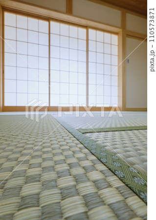 日本建築の和室 110573871
