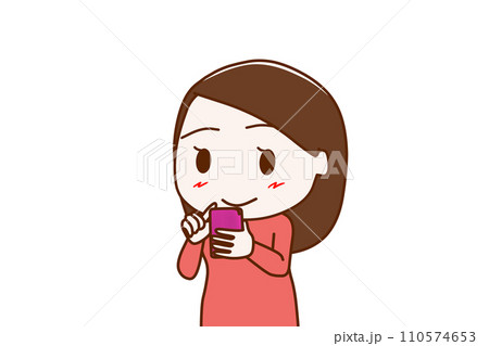 (上半身斜め)スマホを持って画面を見ながらにっこり微笑む女性 (上半身斜め)スマホを持って画面を見ながらにっこり微笑む女性 110574653