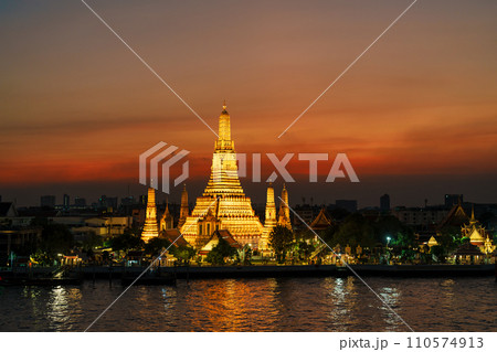 Wat Arun Temple in sunset, Temple of Dawn near Chao Phraya river. Landmark and popular for tourist attraction and Travel destination in Bangkok, Thailand and Southeast Asia concept 110574913