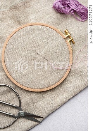 Embroidery hoop, fabric, thread and other accessories 110575275