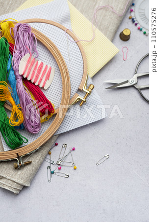 Embroidery hoop, fabric, thread and other accessories Embroidery hoop, fabric, thread and other accessories 110575276
