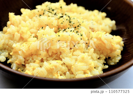 美味しそうなたまごチャーハン 美味しそうなたまごチャーハン 110577325