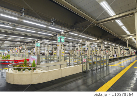 阪急電鉄 大阪梅田駅 ホーム 阪急電鉄 大阪梅田駅 ホーム 110578364