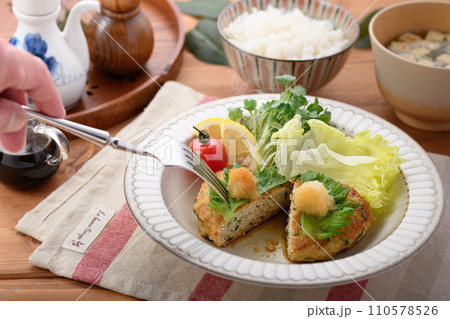 鶏ひき肉と大葉の和風おろしハンバーグ 110578526